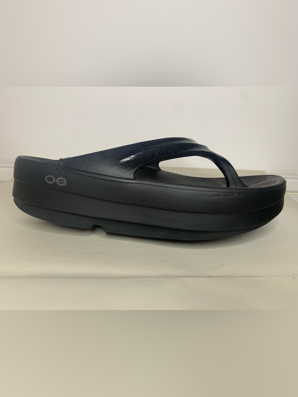 Oofos Oomega  platform flip flops, black, size 9/EU40. Excellent used condition. - Picture 3 of 5